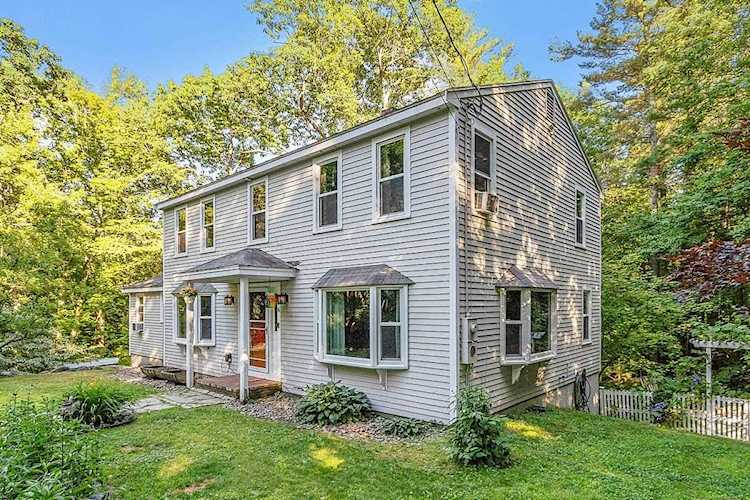 6 Hutchins Path Hampstead, NH 03841