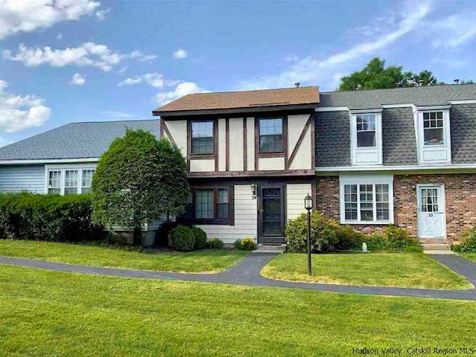 34 Sunny Brook Circle Highland, NY 12528