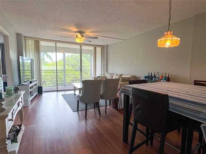 105 Royal Park Dr #4C Oakland Park, FL 33309