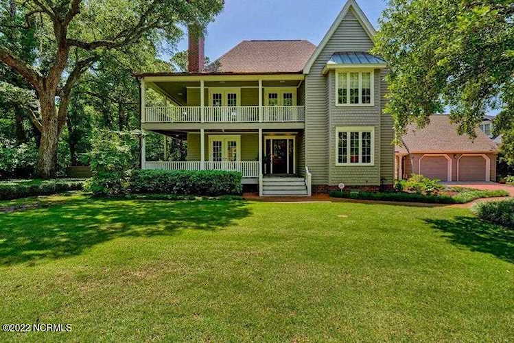 Real Estate & property in Wilmington NC at 210 Cabbage Inlet Lane in the Oyster Bay community Photo 1