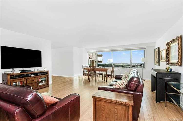 2500 Johnson Avenue #17F Bronx, NY 10463