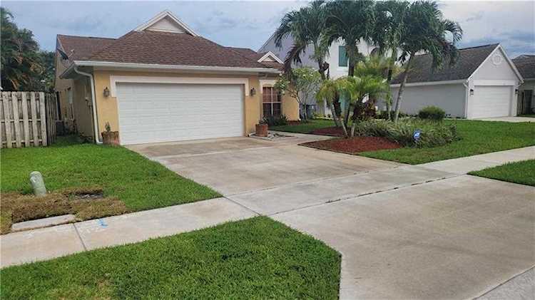 12890 Elmford Ln Boca Raton, FL 33428