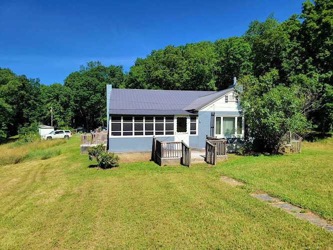 169 Claude Miller Rd Asbury, WV 24916