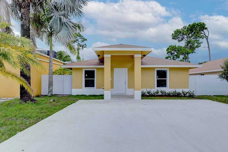 3129 Martin Avenue Green Acres, FL 33463