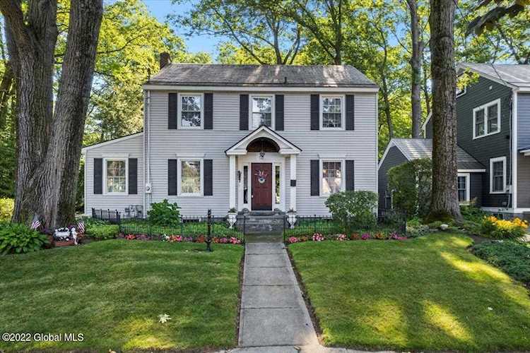 52 Pinewood Ave Saratoga Springs, NY 12866