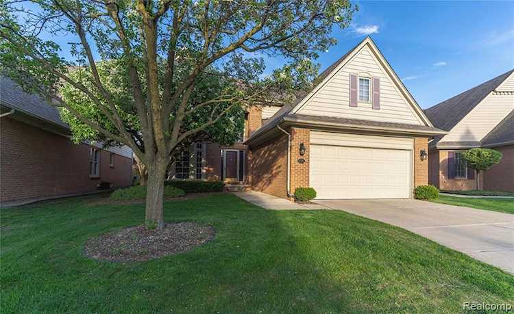 43552 Inglenook Ct Sterling Heights, MI 48314 | MLS 2220042063 Photo 1