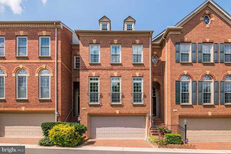705 Arch Hall Ln Alexandria, VA 22314
