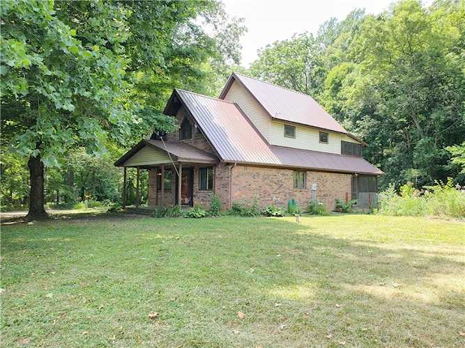 8723 S Sleepy Hollow Rd Waldron, IN 46182