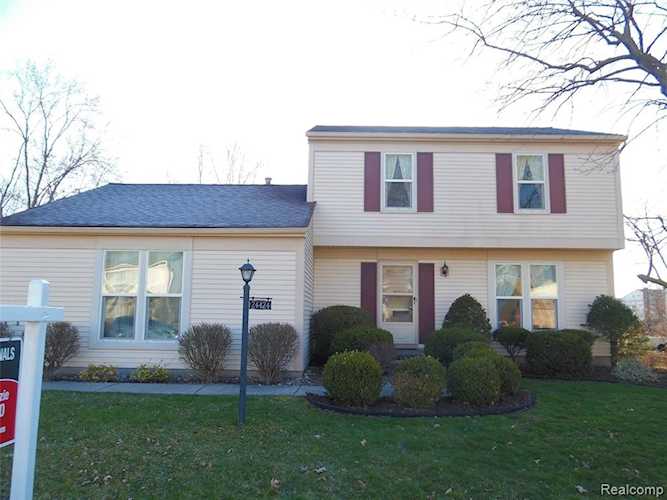 24424 Jamestowne Dr Novi, MI 48375 | MLS 2220023723 Photo 1