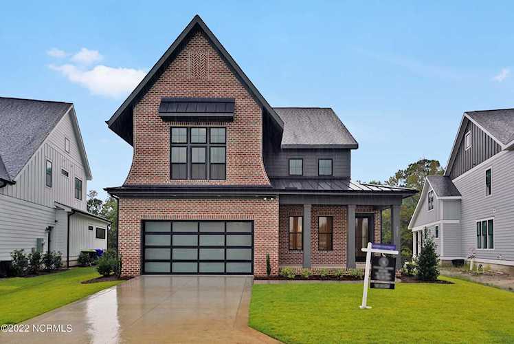 8221 Winding Creek Circle Wilmington, NC 28411