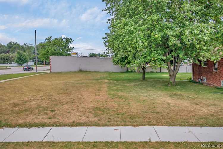 22000 Harper Ave St. Clair Shores, MI 48080