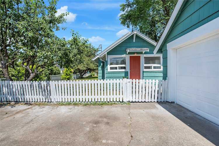 32229 E Bird St Carnation, WA 98014