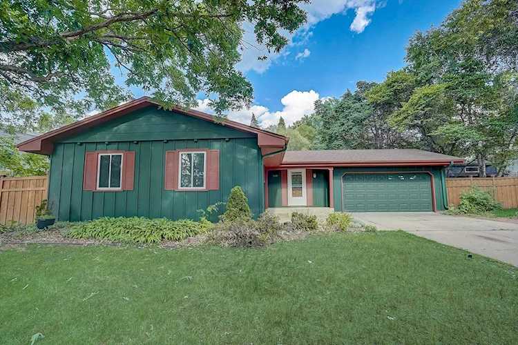 2418 Cohansey Street Roseville, MN 55113