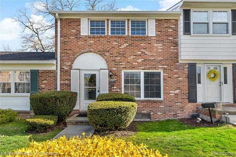42641 Savoy Ct Northville Twp, MI 48167 | MLS 2220030064 Photo 1