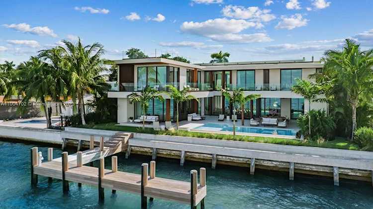 1061 N Venetian Dr Miami, FL 33139