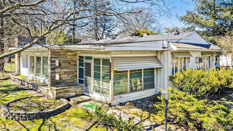 35960 W 9 Mile Rd Farmington Hills, MI 48335 | MLS 2220027811 Photo 1