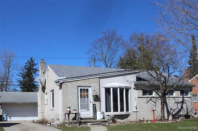 32240 Marblehead Rd Farmington, MI 48336 | MLS 2220025004 Photo 1