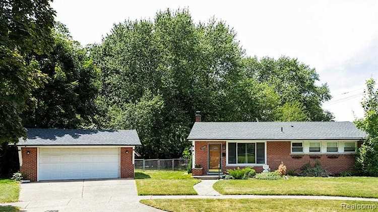 35561 Minton Ct Livonia, MI 48150 | MLS 20221013690 Photo 1