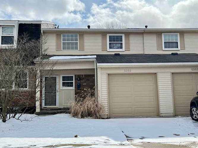 5351 Breeze Hill Dr #6 Troy, MI 48098 | MLS 2220011848 Photo 1