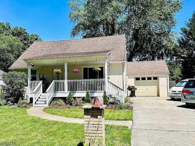 32 New Read St Pequannock Twp., NJ 07440