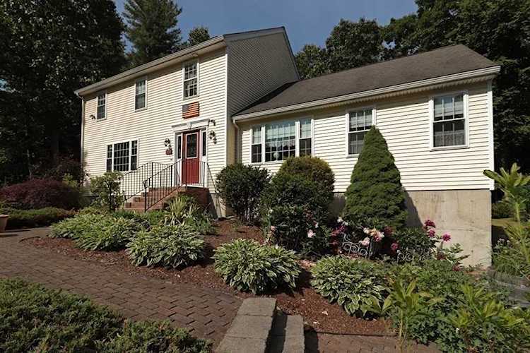 16 Reservoir Rd Milford, MA 01757