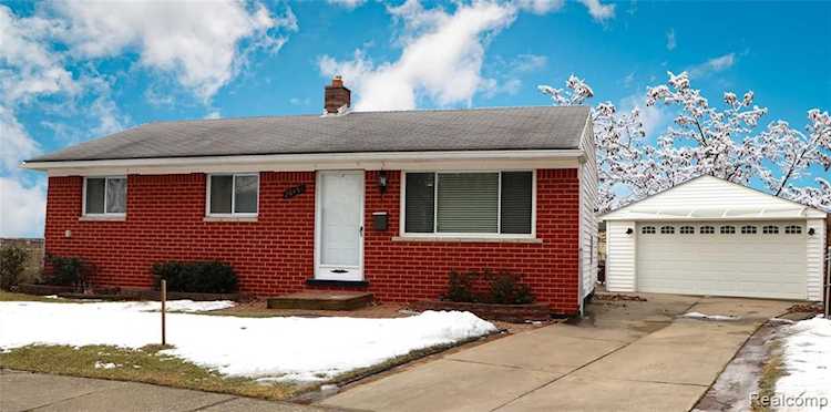 26451 Roberta St Roseville, MI 48066 | MLS 2220010376 Photo 1
