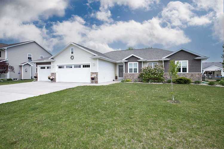 1618 Redwing Dr Neenah, WI 54956
