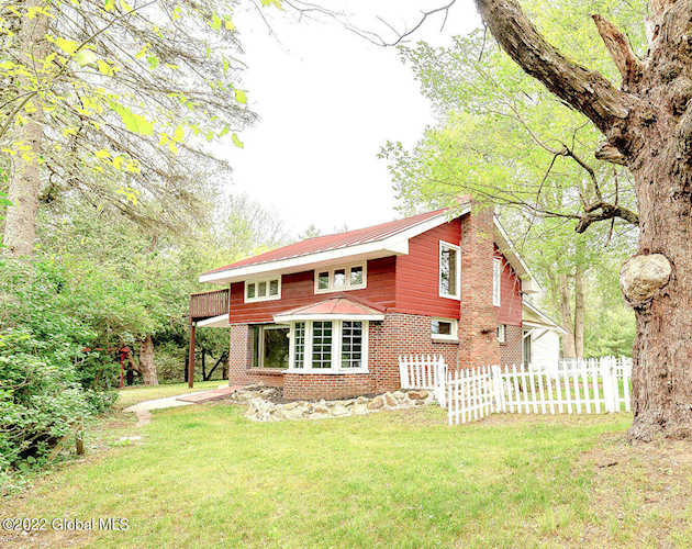 148 Edie Rd Saratoga Springs, NY 12866