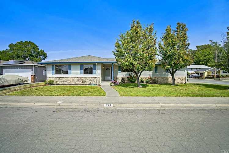 748 Green Way Santa Rosa, CA 95404