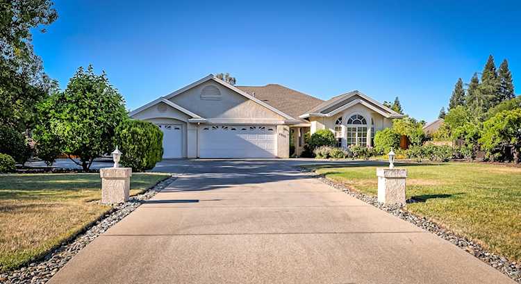 1755 Kingswood Way Redding, CA 96003