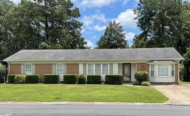 629 Bethune Dr Virginia Beach, VA 23452