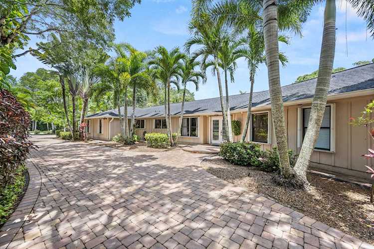 8515 Thousand Pines Circle West Palm Beach, FL 33411