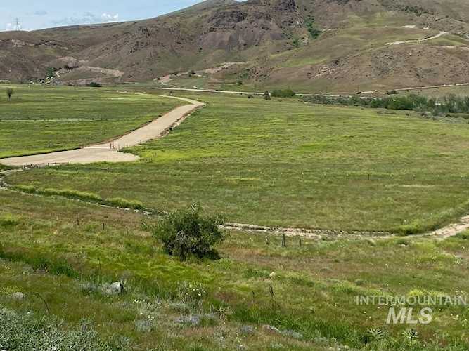L4 Harmony Ln Emmett, ID 83617