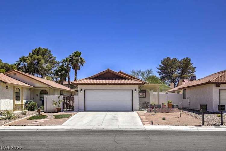 6429 Pearcrest Rd Las Vegas, NV 89108