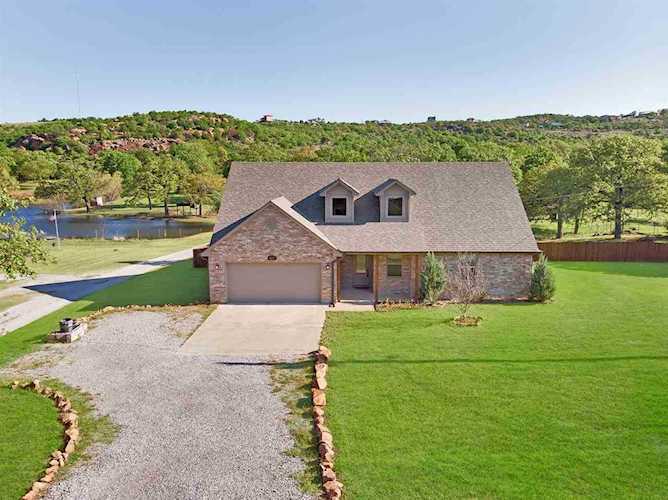 413 E Lake Dr Medicine Park, OK 73557