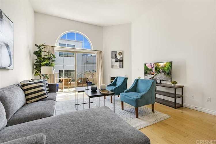 12067 Guerin St #304 Studio City, CA 91604
