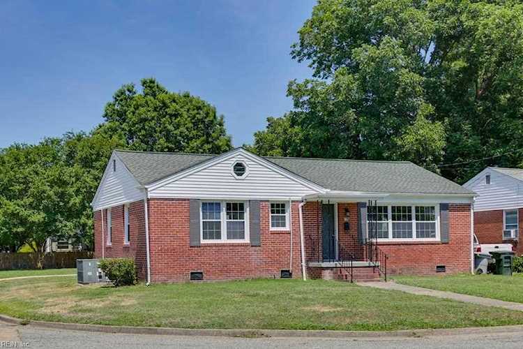 home for sale in Wilken Park Hampton VA 23666 - MLS 10445286 Photo 1