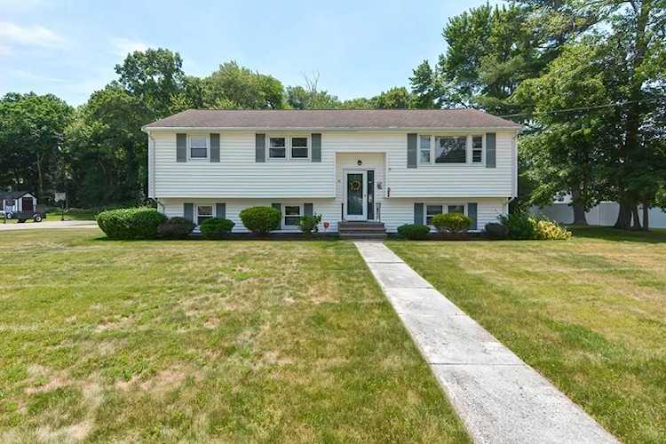 52 Mcnamara St Stoughton, MA 02072