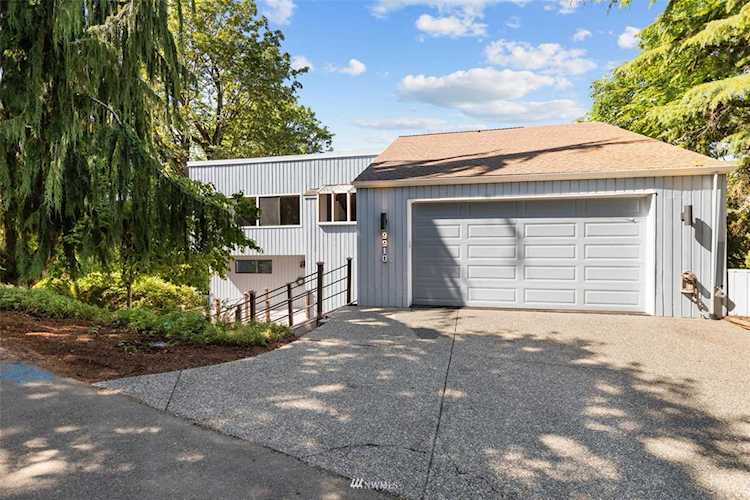 9910 NE 34th St Bellevue, WA 98004