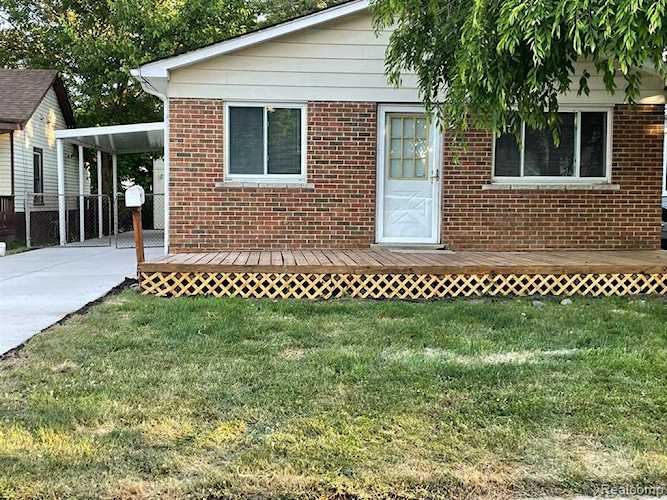 17040 Lowell Roseville, MI 48066