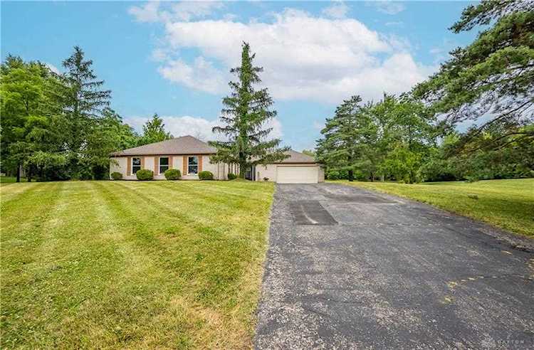 1572 Roamont Drive Centerville, OH 45459 | MLS 864566 Photo 1