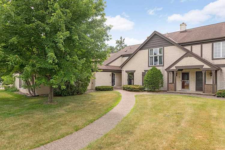 1805 Eagle Ridge Drive #17 Mendota Heights, MN 55118
