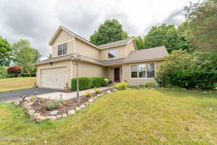 28 Mallards Landing S Waterford, NY 12188
