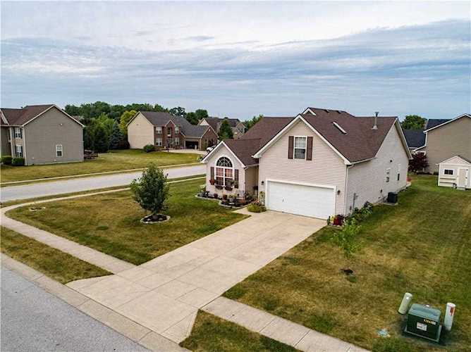 831 Bristle Lake Dr Brownsburg, IN 46112