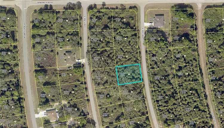 126 S Carey Ave Lehigh Acres, FL 33974