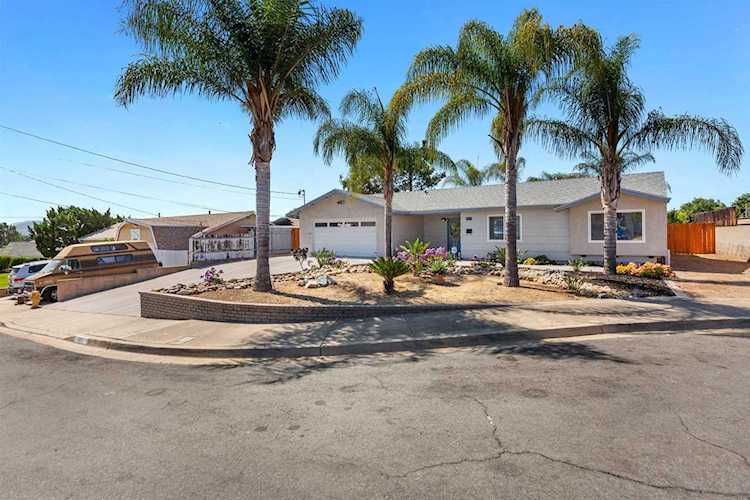 8819 Arrowhead Ct Santee, CA 92071