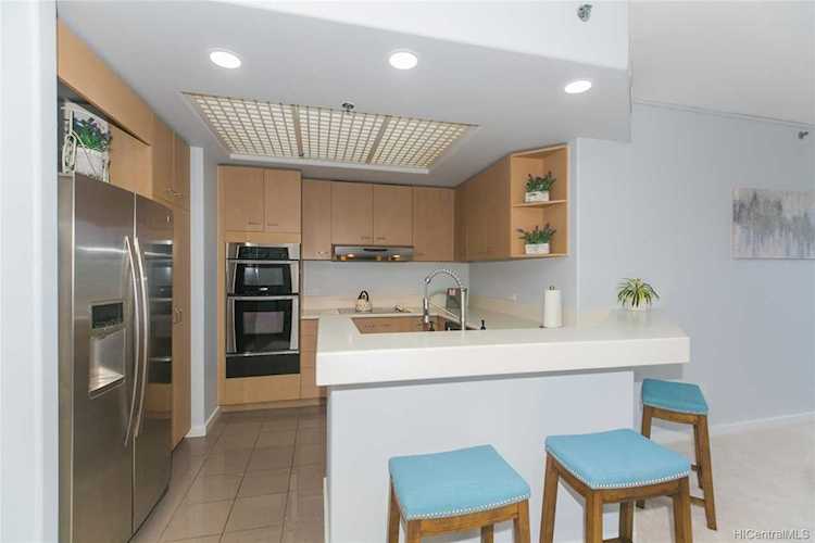 1 Keahole Place #1413 Honolulu, HI 96825