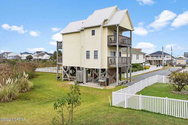 903 Broadway Street Surf City, NC 28445