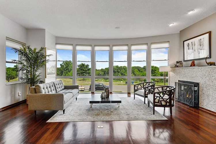 2307 River Pointe Circle Minneapolis, MN 55411