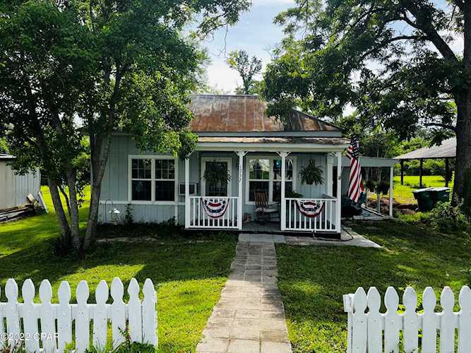 1737 Virginia St Alford FL 32420 729286 Alford home for sale Come see this little slice of Americana! This move-in ready 2 bedroom, 1 bathroom home is... Photo 1